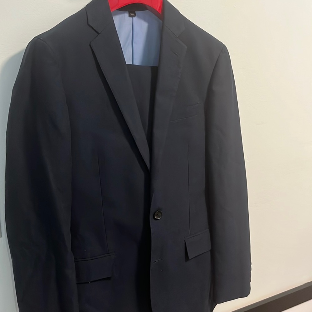 Navy blue ludlow suit. Excellent condition